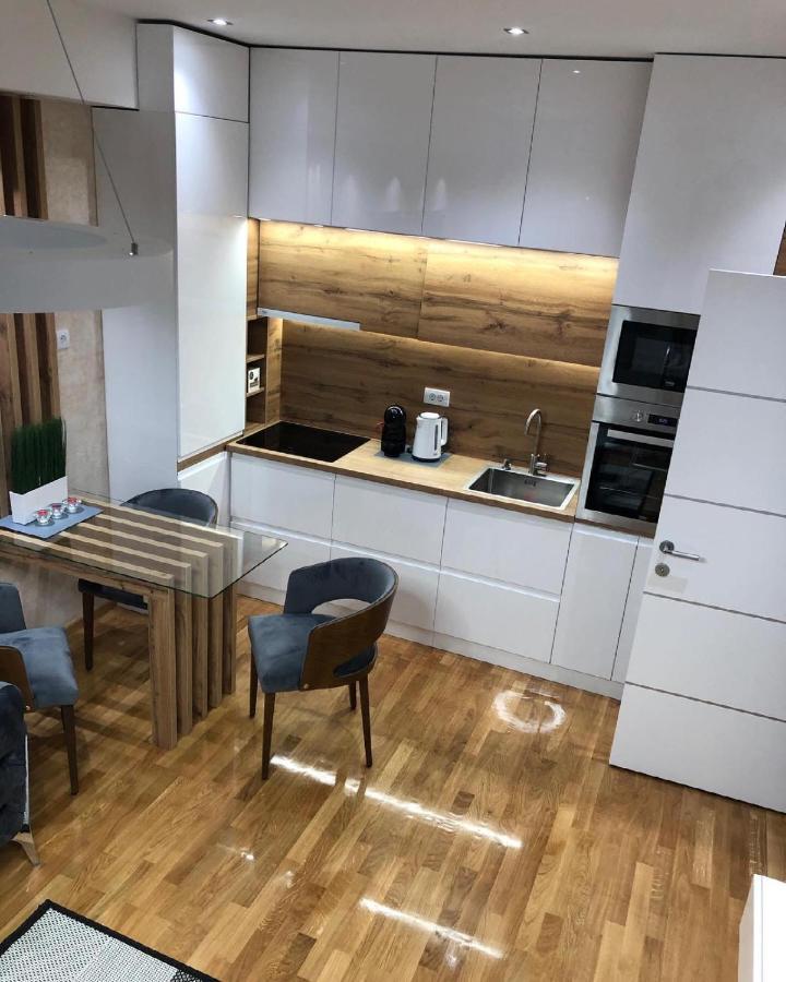 Lux Apartman 33 Kragujevac Bagian luar foto