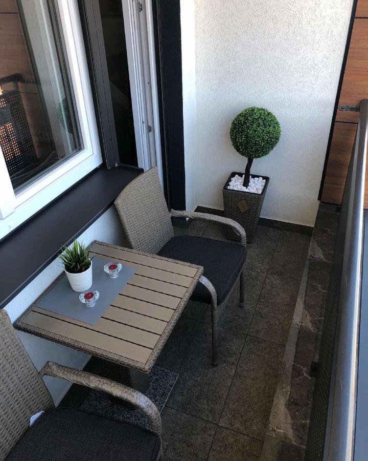 Lux Apartman 33 Kragujevac Bagian luar foto