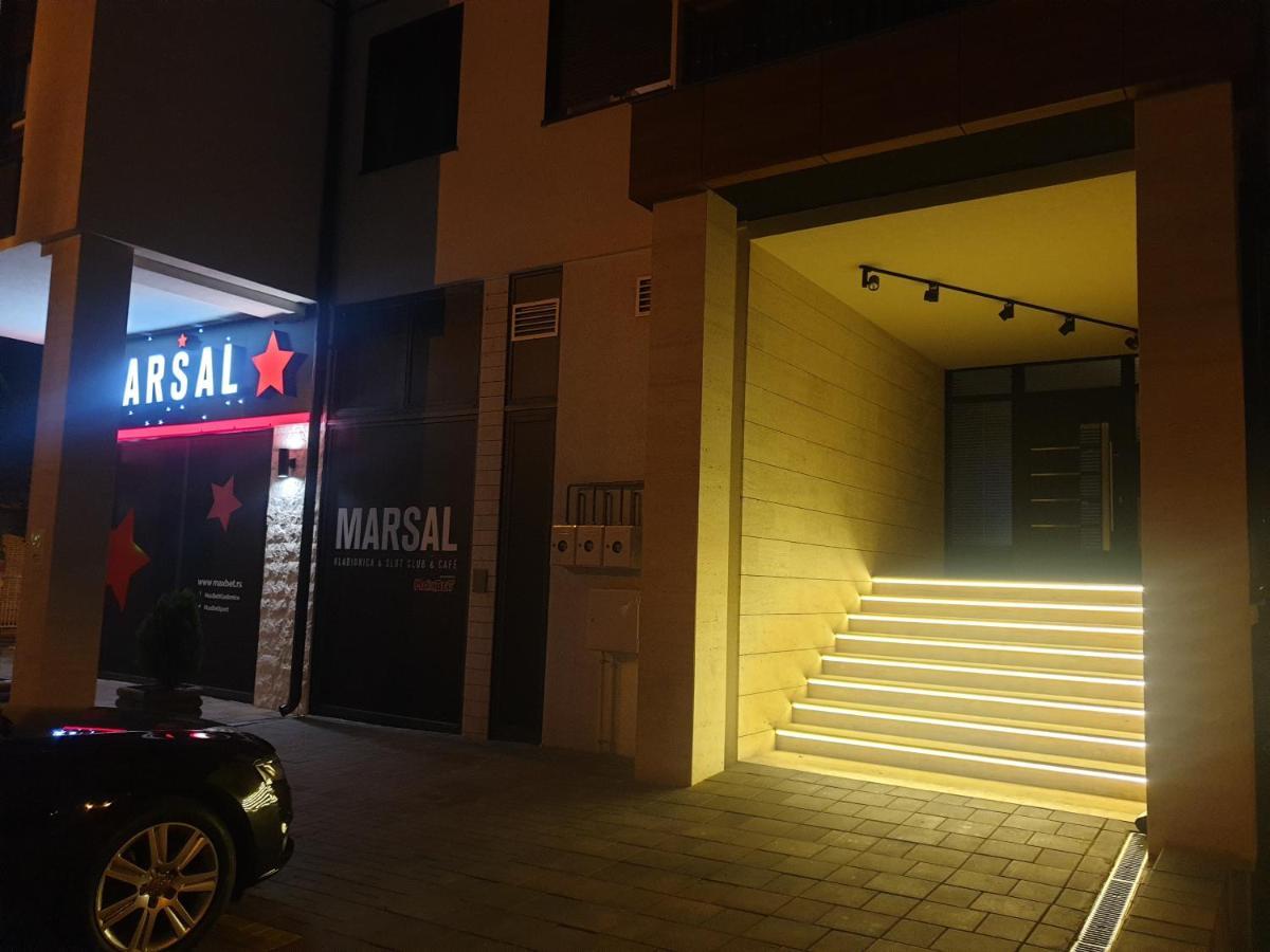 Lux Apartman 33 Kragujevac Bagian luar foto