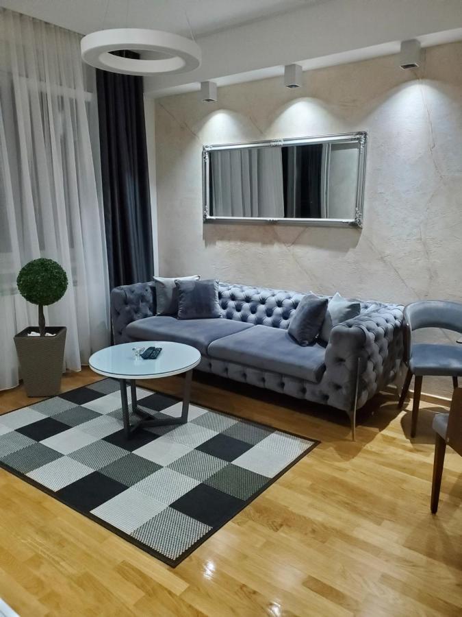Lux Apartman 33 Kragujevac Bagian luar foto