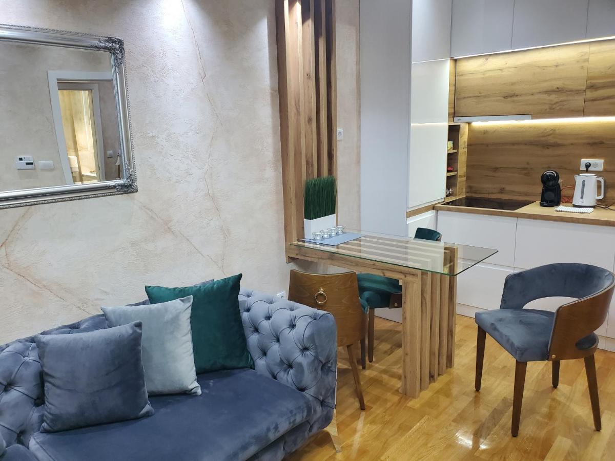 Lux Apartman 33 Kragujevac Bagian luar foto