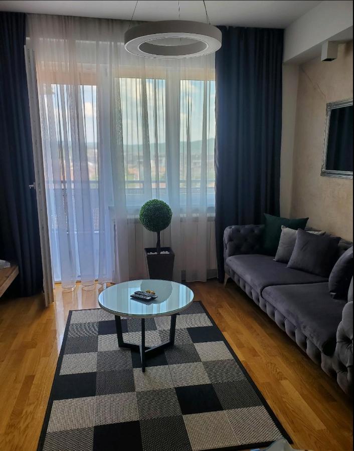 Lux Apartman 33 Kragujevac Bagian luar foto